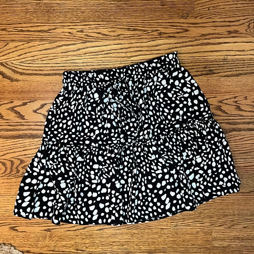Black and tan printed skirt. New, never worn. Size Medium
